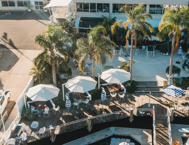 If you want the best for your clientele, There's only one choice. Revolvashade!